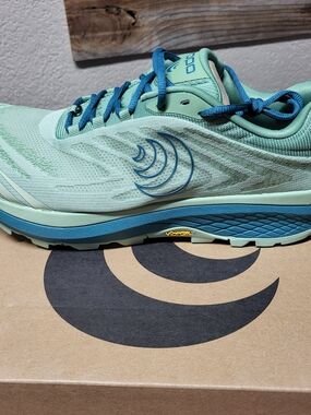 *NEW* Topo Athletic Pursuit 2 Women's Hiking Shoes Sage Green/Blue Size 11 w/Box